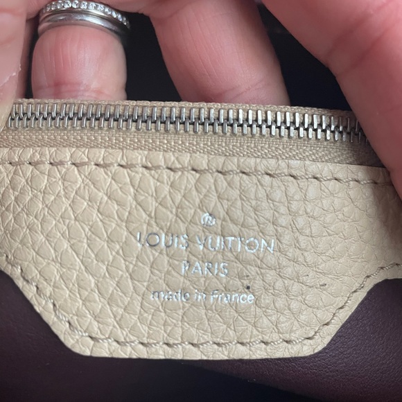 🔥SOLD 🔥 LV Capucine pebbled leather hand bag - Picture 6 of 16